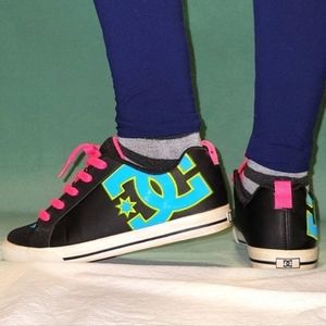 DC Women's court graffiti low top casual skate shoes